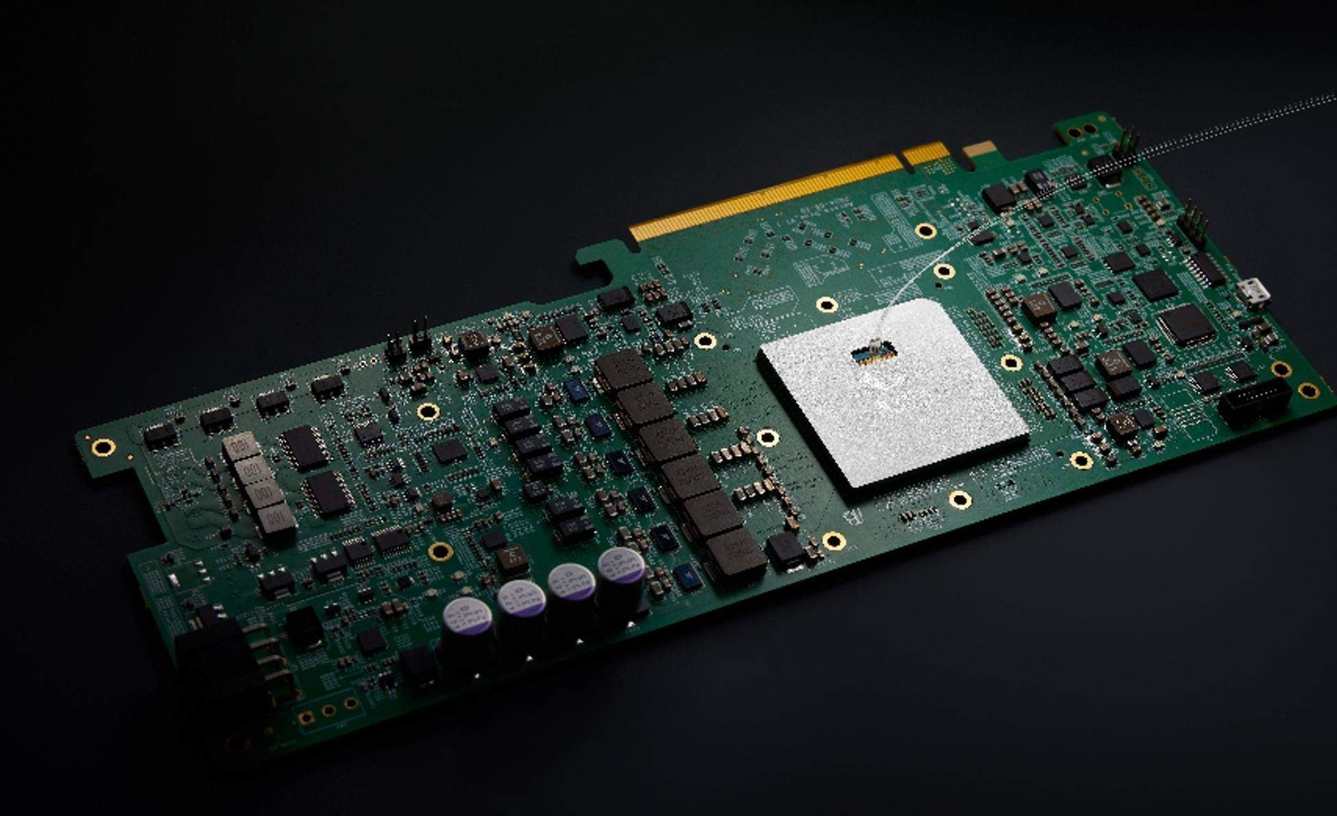 Lightelligence Unveils World's First Next-Gen Photonic-Electronic Hybrid Computing Card — figure 3